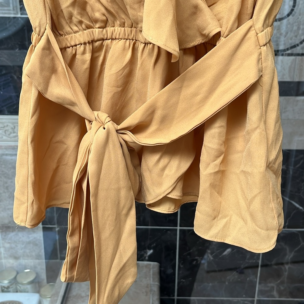 Max Studio yellow top, size M, NWOT. - Picture 3 of 6